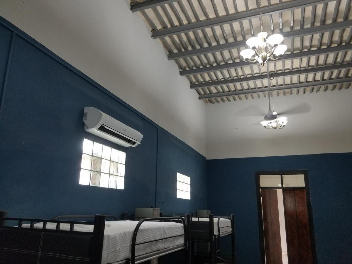 Hostal Xiinbal Мерида Екстериор снимка