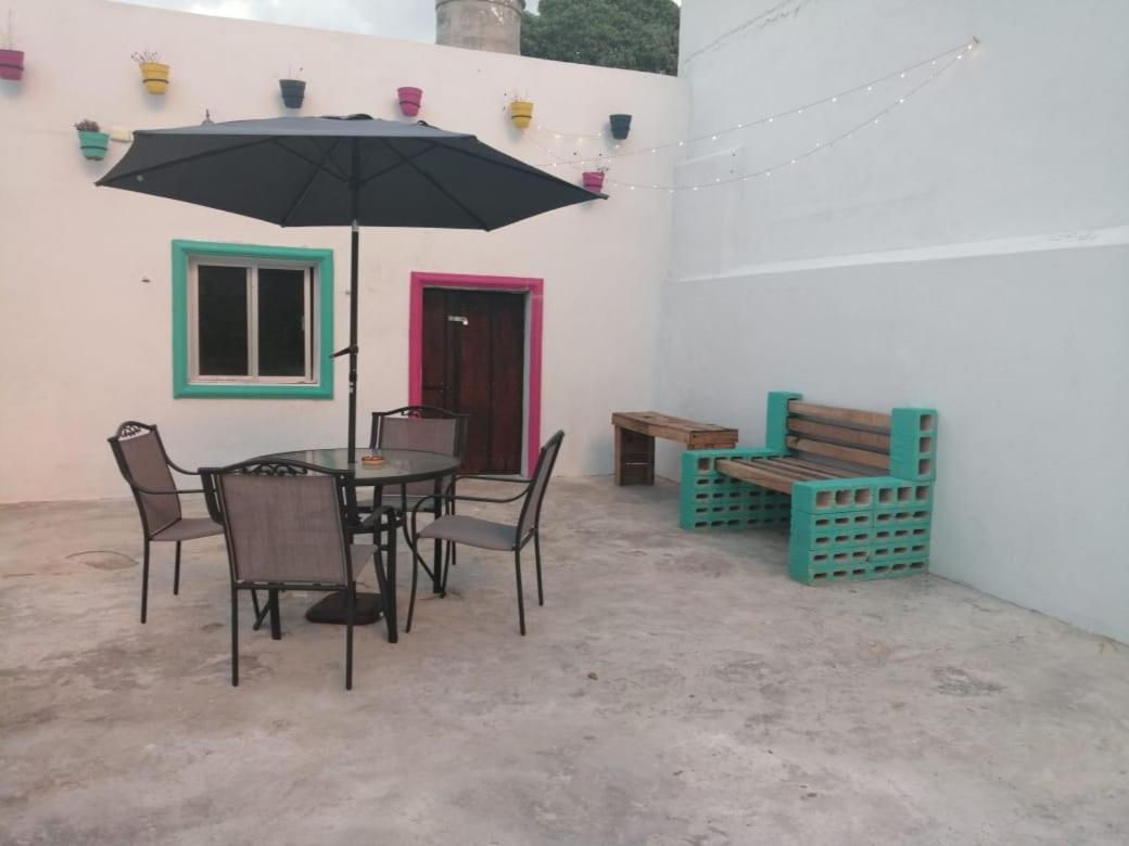 Hostal Xiinbal Мерида Екстериор снимка