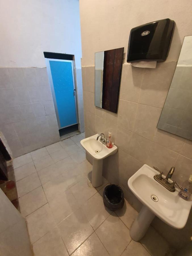 Hostal Xiinbal Мерида Екстериор снимка